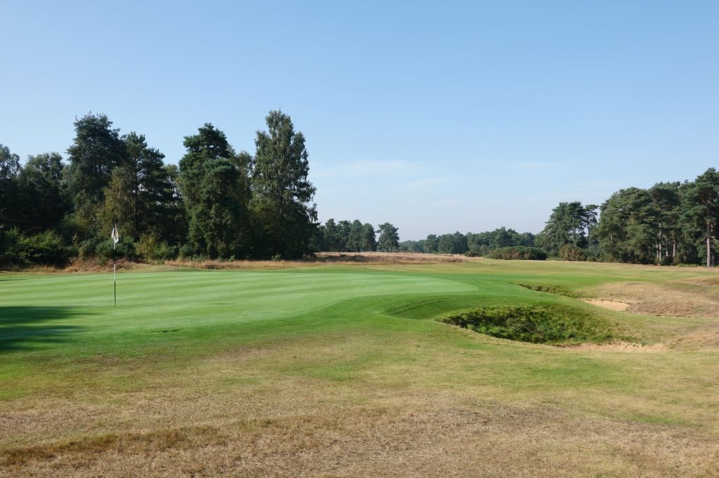 10th Hole at Woodhall Spa Golf Club (Hotchkin) (340 Yard Par 4)